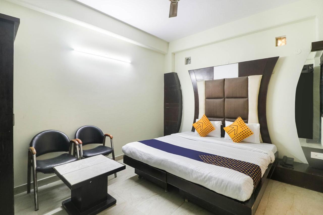 Spot On Hotel Grace Near Star Mall Gurgaon Exterior foto