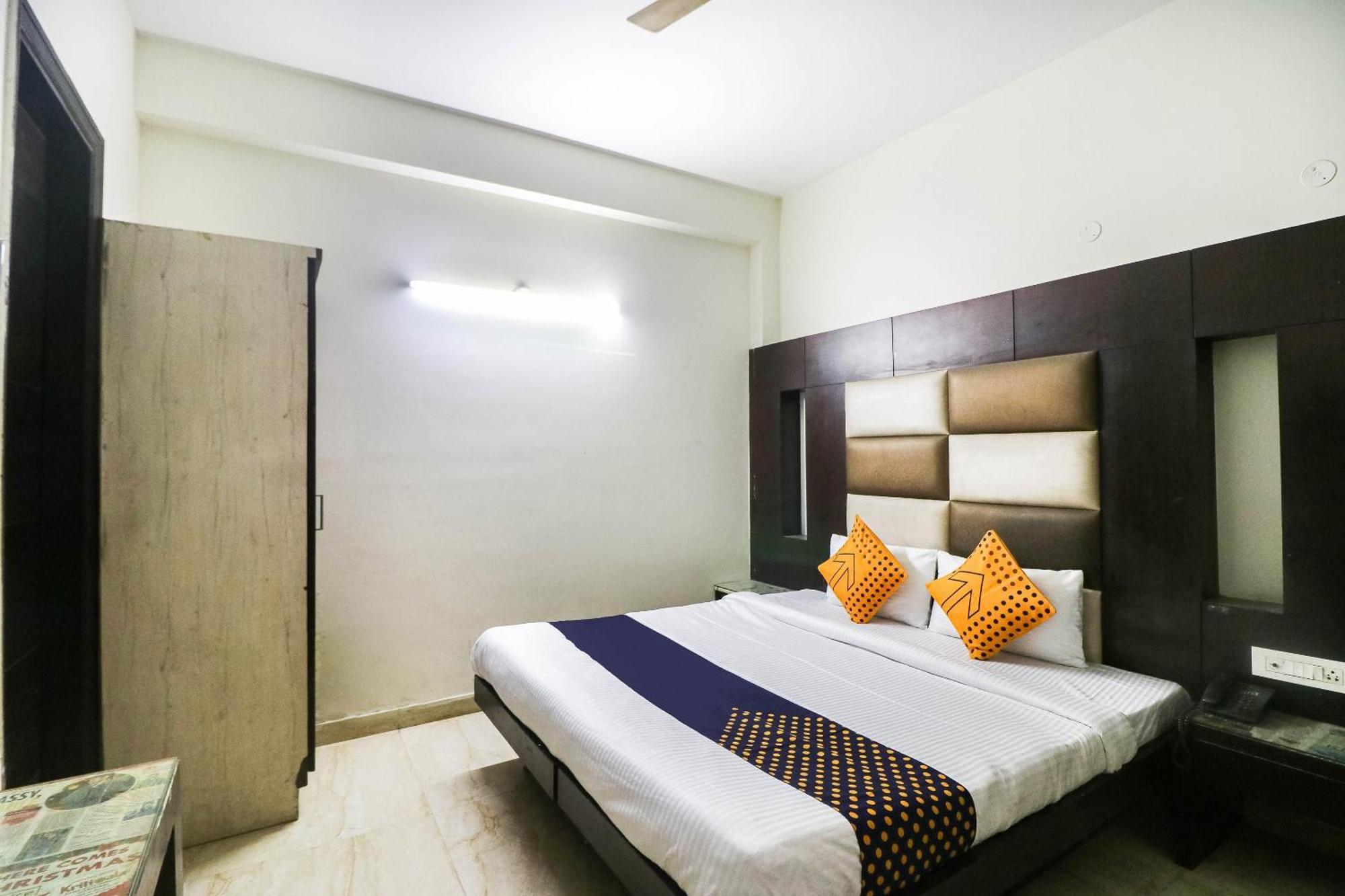 Spot On Hotel Grace Near Star Mall Gurgaon Exterior foto